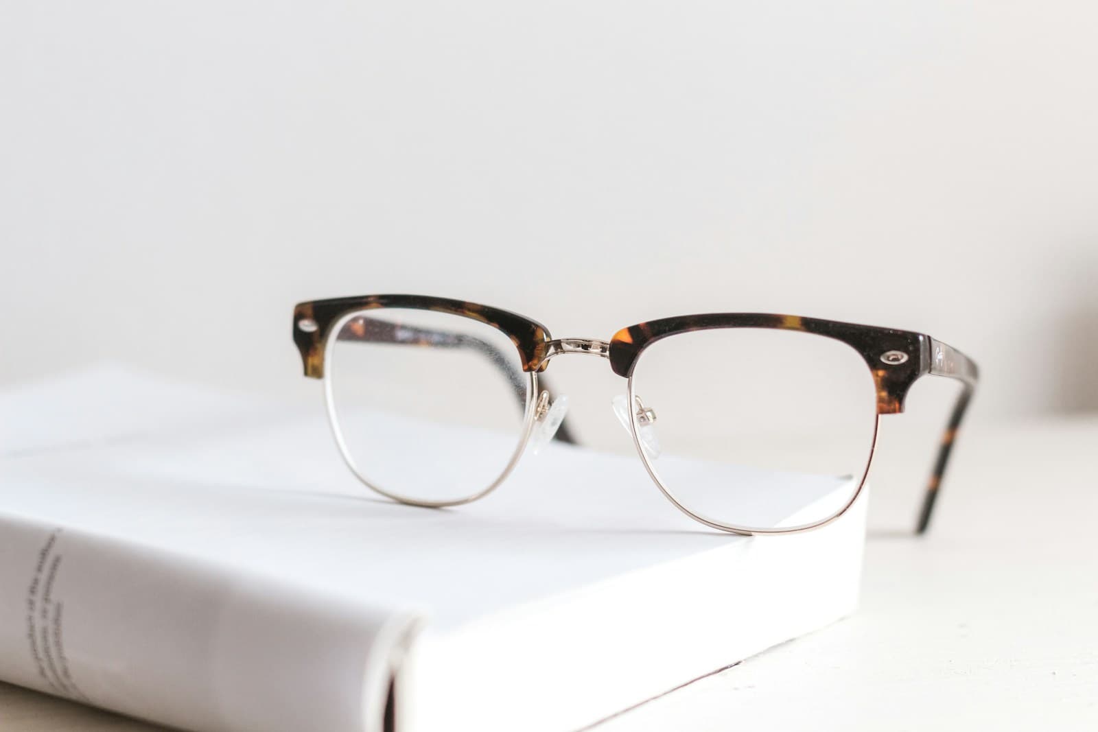 Premium Eyewear Distribution for Your Business